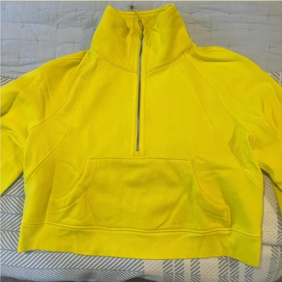 Lululemon Scuba Funnel Neck Half Zip size M/L in Sonic Yellow - Picture 3 of 4